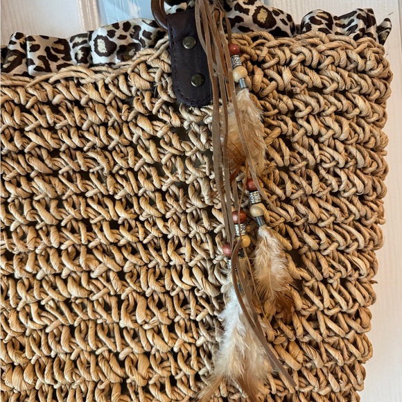 Sun'N'Sand Straw Bag,Handbag,Tote:Leopard Print
Trim+Beads,Feather,Leather Charm - Picture 2 of 11